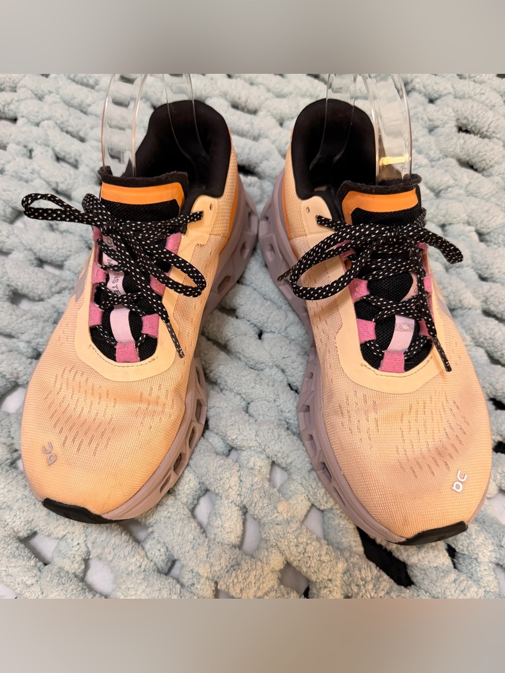 On Cloudmonster Running Shoes in Lt Orange & Bright Orange Trim Women’s Sz 7 - Picture 3 of 17